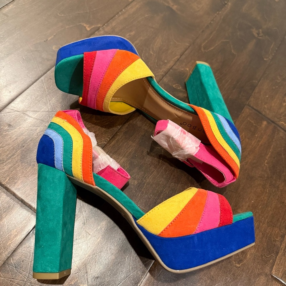 Retro peep toe pumps